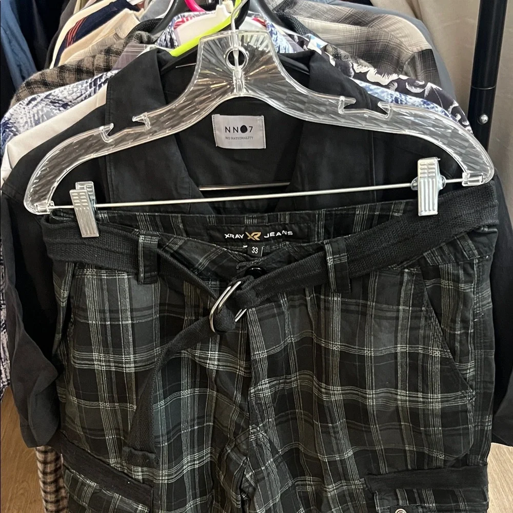 Men's Black Plaid Belted Cargo Shorts - Picture 3 of 5